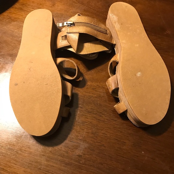 Antelope Sandals - Picture 3 of 3